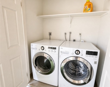 5026 River Glen Drive - Photo Thumbnail 14
