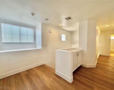 3829 Climbing Rose Street - Photo Thumbnail 32