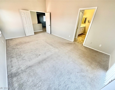 1092 Whispering Birch Avenue - Photo Thumbnail 8