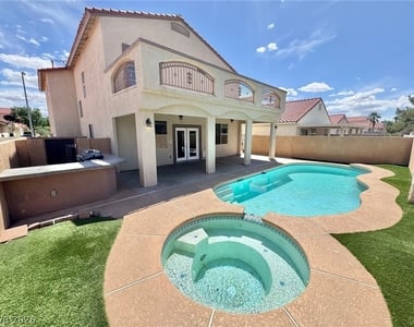 1092 Whispering Birch Avenue - Photo Thumbnail 33
