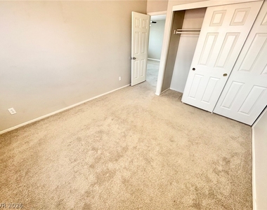 1092 Whispering Birch Avenue - Photo Thumbnail 22