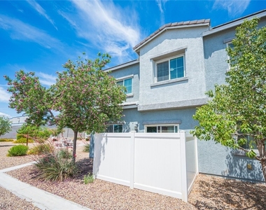 2715 Amazing Meadows Avenue - Photo Thumbnail 2