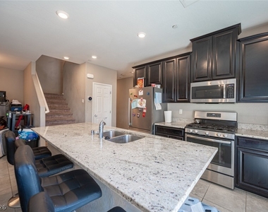 2715 Amazing Meadows Avenue - Photo Thumbnail 11