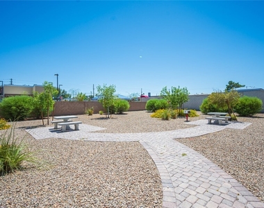 2715 Amazing Meadows Avenue - Photo Thumbnail 48