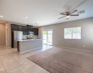 2715 Amazing Meadows Avenue - Photo Thumbnail 8