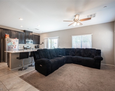 2715 Amazing Meadows Avenue - Photo Thumbnail 5