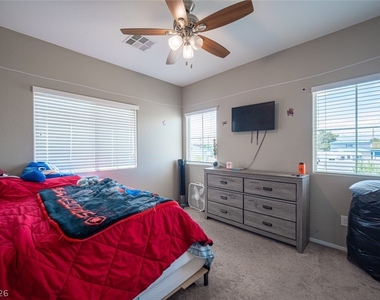 2715 Amazing Meadows Avenue - Photo Thumbnail 21
