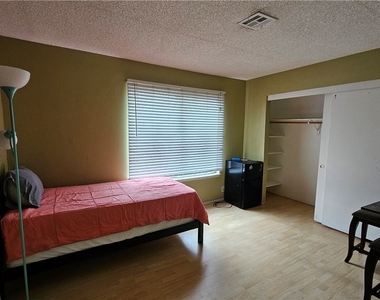 4189 Mississippi Avenue - Photo Thumbnail 6