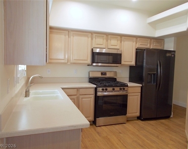 112 Golf Course Street - Photo Thumbnail 6