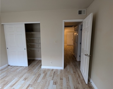 5041 River Glen Drive - Photo Thumbnail 12