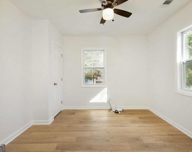 1015 Sims Street Sw - Photo Thumbnail 20