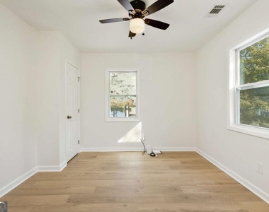 1015 Sims Street Sw - Photo Thumbnail 21