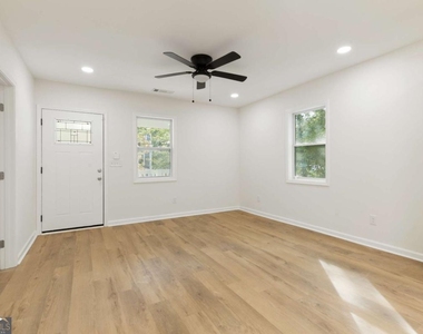 1015 Sims Street Sw - Photo Thumbnail 12