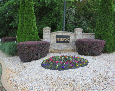 2205 Crescent Walk - Photo Thumbnail 5