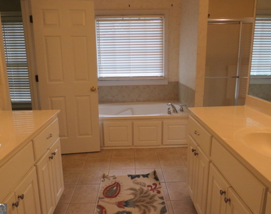 2205 Crescent Walk - Photo Thumbnail 63