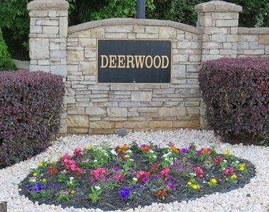 2205 Crescent Walk - Photo Thumbnail 3