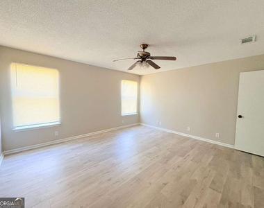 142 Woodvalley Court - Photo Thumbnail 19