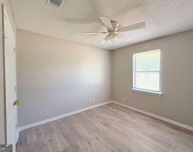 142 Woodvalley Court - Photo Thumbnail 29