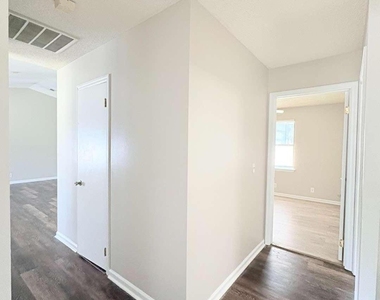 142 Woodvalley Court - Photo Thumbnail 26