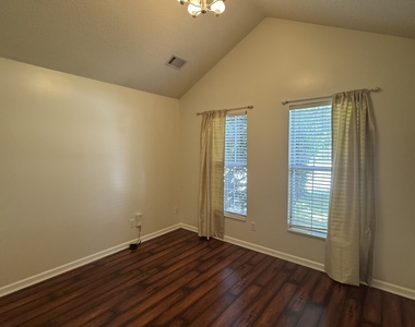1840 Arborwood Drive - Photo Thumbnail 18