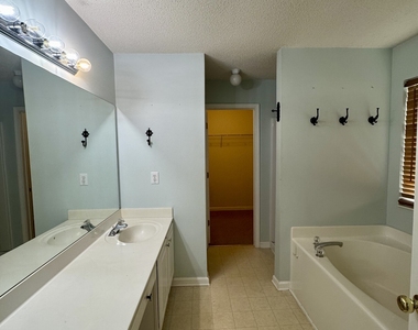 1840 Arborwood Drive - Photo Thumbnail 19