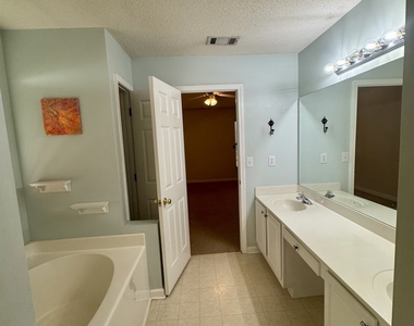 1840 Arborwood Drive - Photo Thumbnail 23
