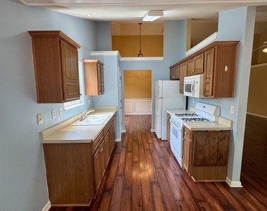 1840 Arborwood Drive - Photo Thumbnail 12