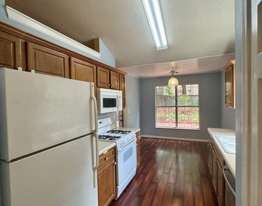 1840 Arborwood Drive - Photo Thumbnail 10