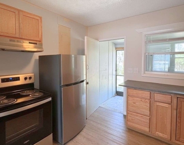 228 Sheffield Street - Photo Thumbnail 12