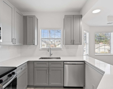 567 Winton Terrace Ne - Photo Thumbnail 8