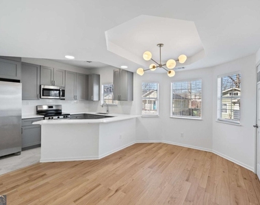 567 Winton Terrace Ne - Photo Thumbnail 2