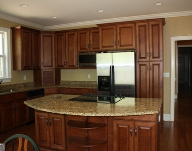 207 Lakeview Court - Photo Thumbnail 1