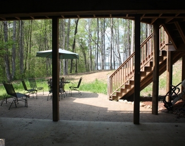 207 Lakeview Court - Photo Thumbnail 7