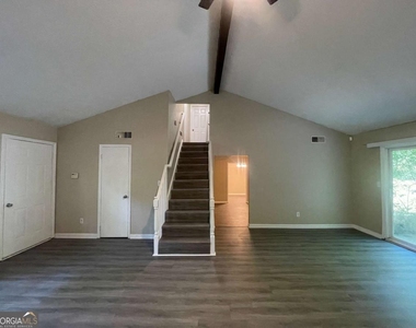 55 Huntridge Drive - Photo Thumbnail 4