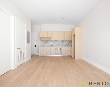 960 Franklin Ave - Photo Thumbnail 2