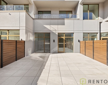 960 Franklin Ave - Photo Thumbnail 4