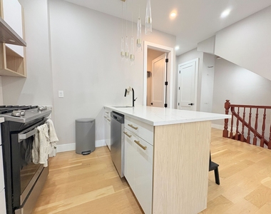 135 Quincy Street - Photo Thumbnail 2