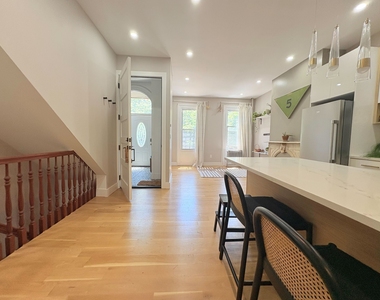 135 Quincy Street - Photo Thumbnail 3