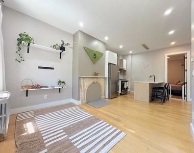 135 Quincy Street - Photo Thumbnail 4
