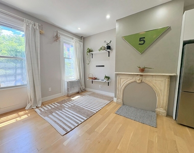 135 Quincy Street - Photo Thumbnail 6