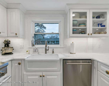 519 Saint Clair Avenue - Photo Thumbnail 12