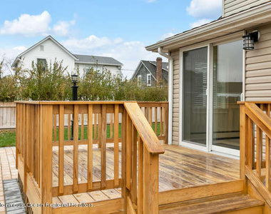 519 Saint Clair Avenue - Photo Thumbnail 23