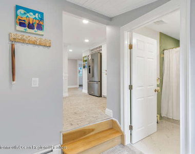 519 Saint Clair Avenue - Photo Thumbnail 13