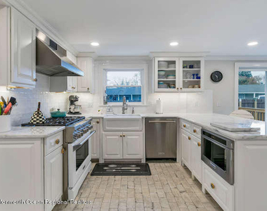 519 Saint Clair Avenue - Photo Thumbnail 10