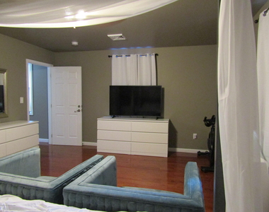 1726 Melrose Avenue - Photo Thumbnail 18