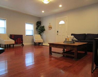 1726 Melrose Avenue - Photo Thumbnail 7