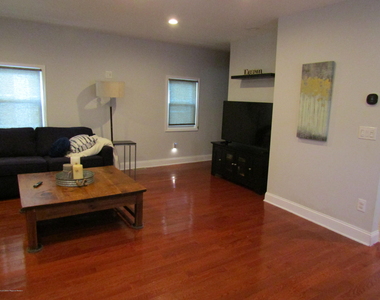 1726 Melrose Avenue - Photo Thumbnail 4