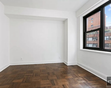 E 88th St - Photo Thumbnail 2