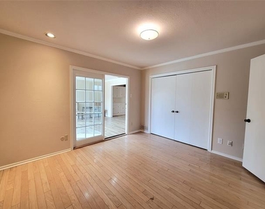 6821 Ledyard Drive - Photo Thumbnail 13