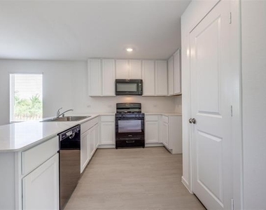 1301 Salton - Photo Thumbnail 4